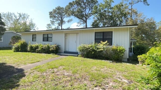 Primary Photo - Quaint 2 bedroom, 1 bath home located in t...
