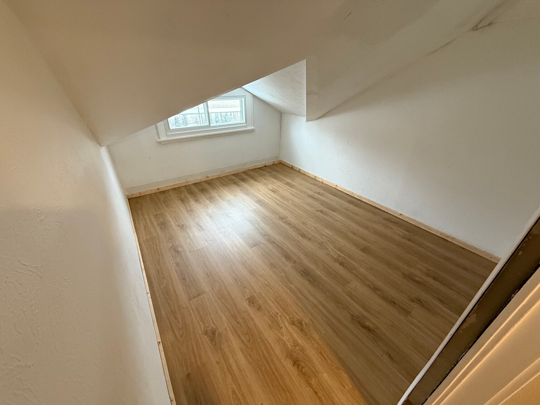 Building Photo - 1160 Monroe Ave