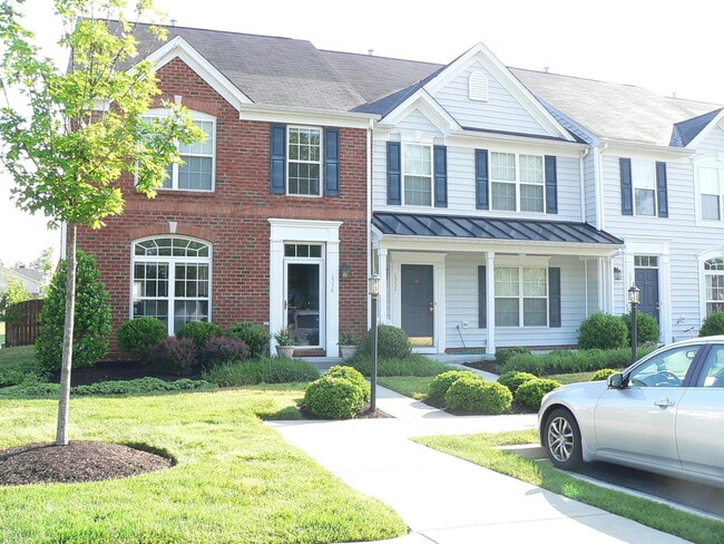 Building Photo - Spacious End Unit Town Home in Glen Allen