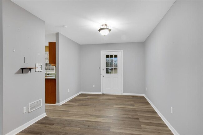 Building Photo - 700 Tilley Rd