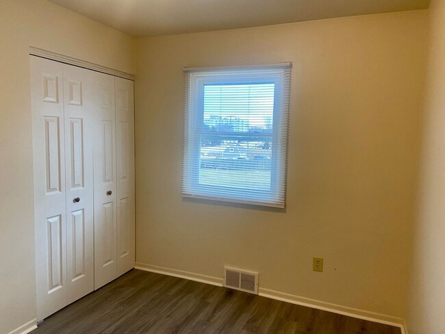 Building Photo - 2904-2910 Tamarack Drive
