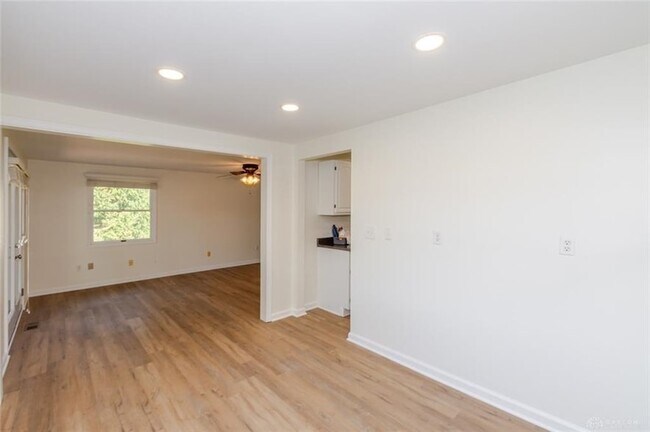 Building Photo - 679 Lakengren Dr