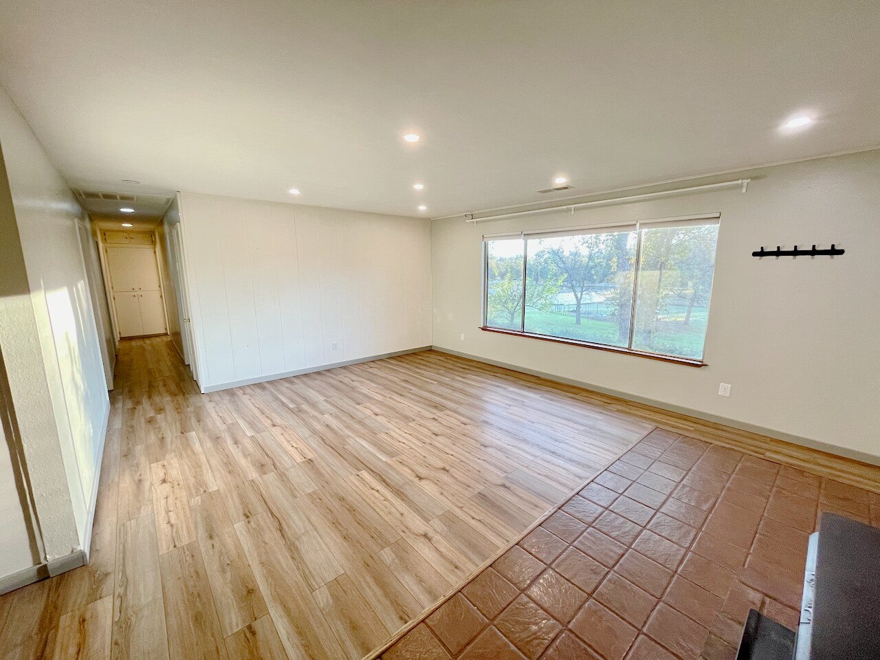 Building Photo - 9733 Hidden Ln