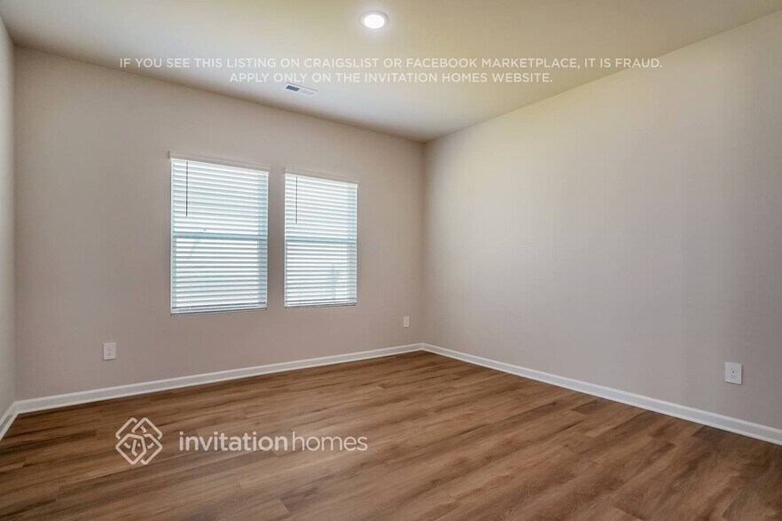 Building Photo - 559 White Birch Ln