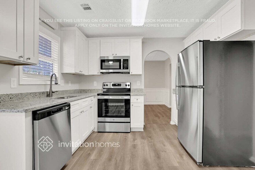 Building Photo - 4150 Hillsborough Dr SW