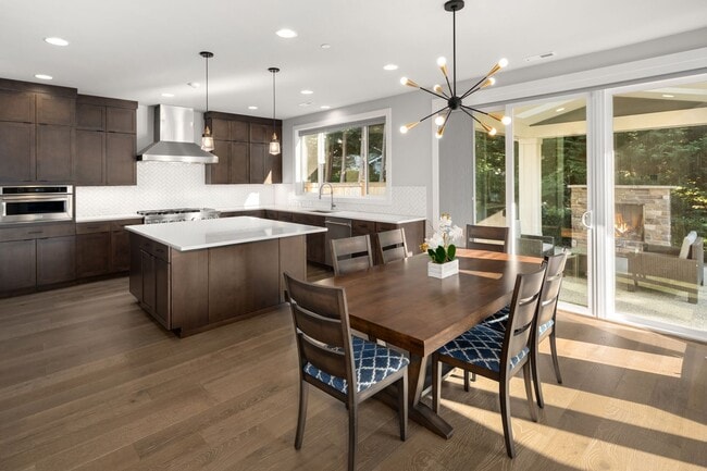 Building Photo - Luxury Haven