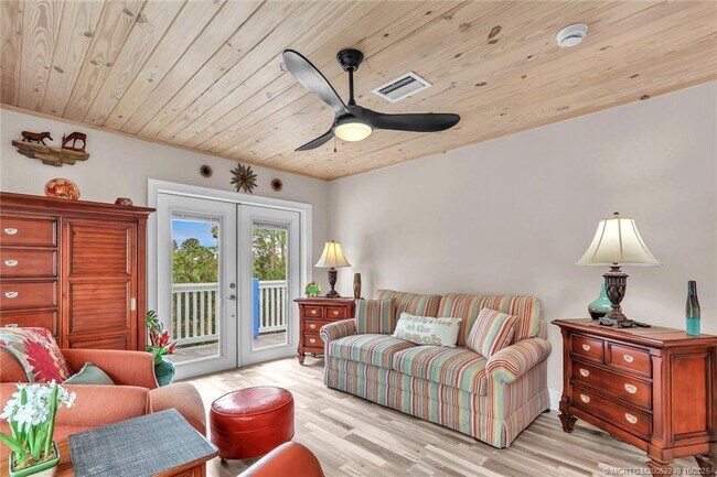 Building Photo - 64 NE Acacia Trail