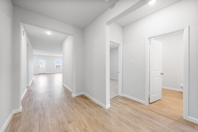 Building Photo - 16743 Needlepoint Dr