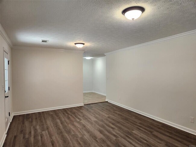 Building Photo - 628 Shadow Ln
