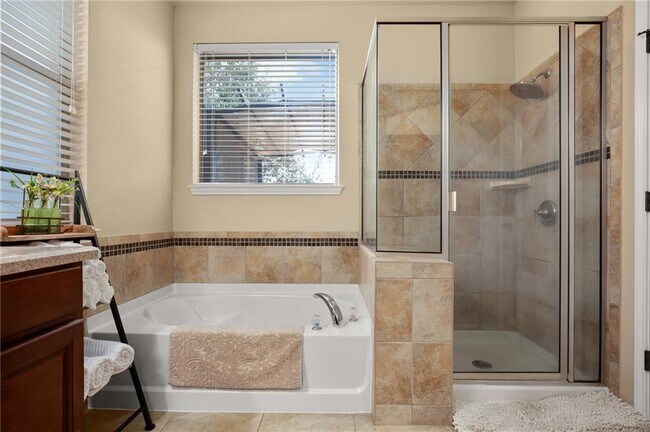 Building Photo - 2820 Garnet Ridge Dr