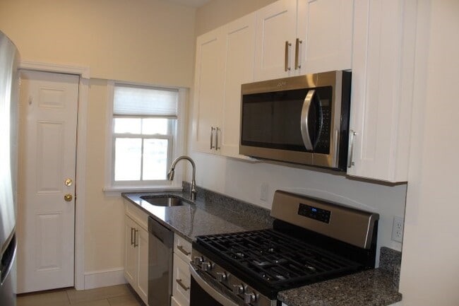 Building Photo - 96 Middle St