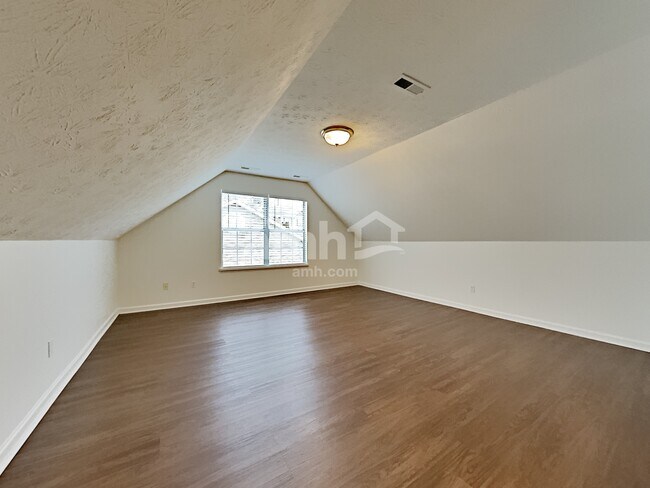 Building Photo - 815 Dowry Lane