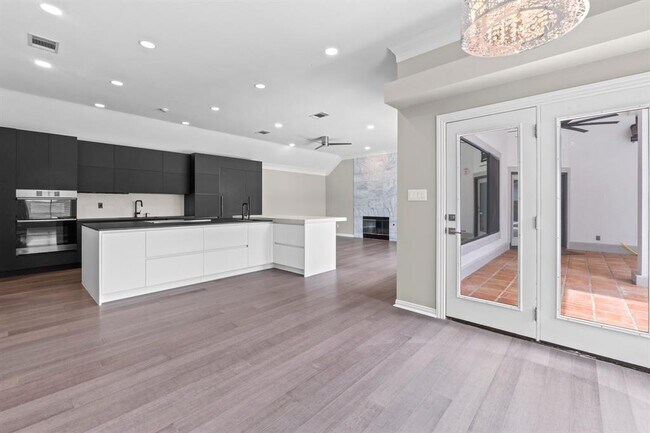 Building Photo - 9309 Bluegrass Dr