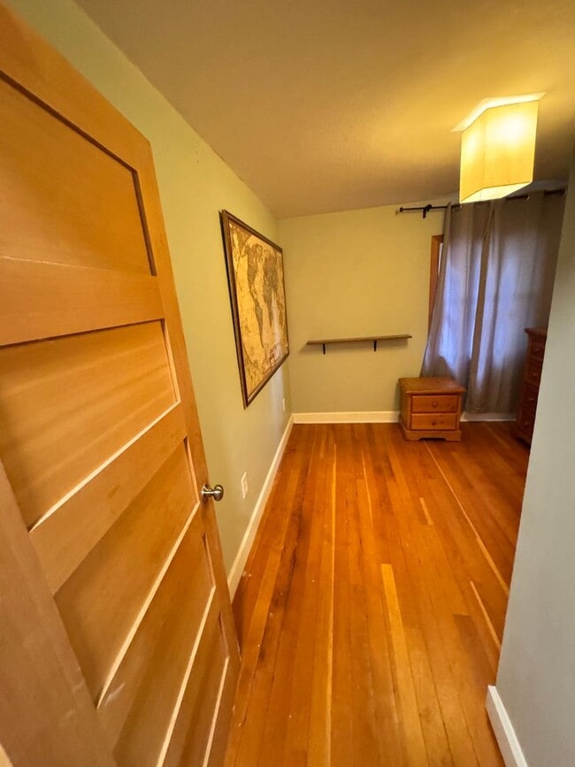 Building Photo - Eclectic Portland Home with Modern Touches...