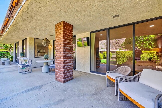Building Photo - 77765 Cottonwood Cove