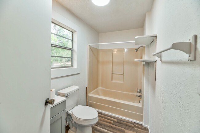 Building Photo - 543 FM 1013