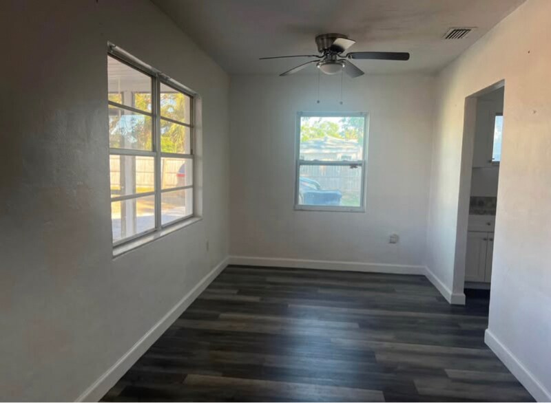 Building Photo - 1716 63rd Ave W