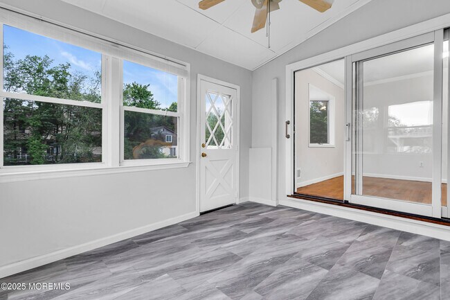 Building Photo - 720 Brookside Dr
