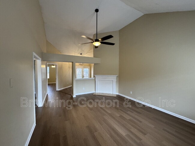 Building Photo - 1111 Cedarhill Ct