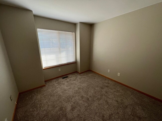 Building Photo - Home in Wellington Pointe!