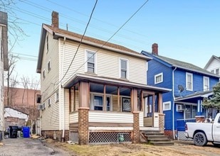 Building Photo - Spacious 3-bedroom, 1-bath Home