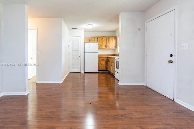 Building Photo - 5192 NE 6th Ave