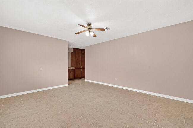 Building Photo - 7403 Shady Vale Ln