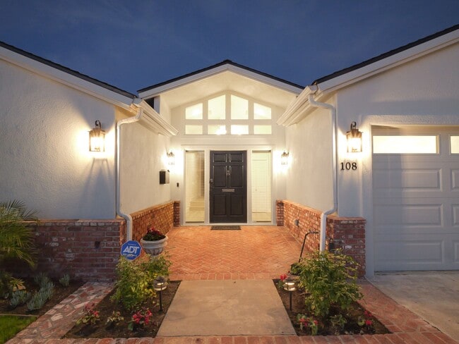 Building Photo - 108 Vía Mesa Grande