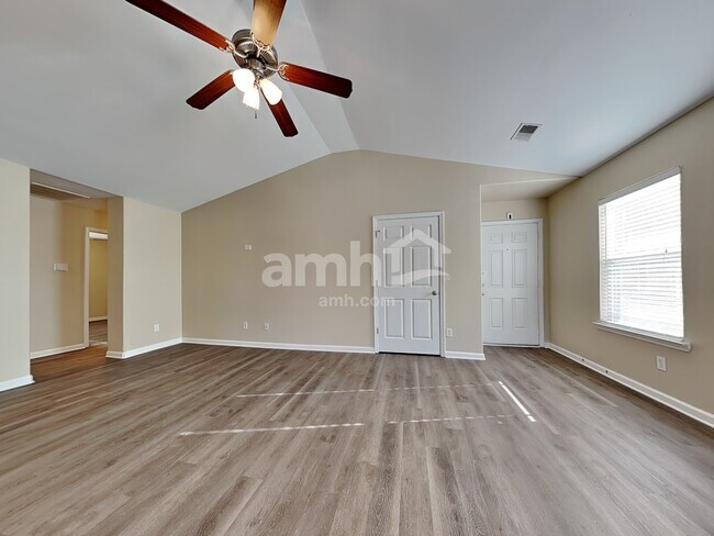 Building Photo - 116 Spring Lakes Dr