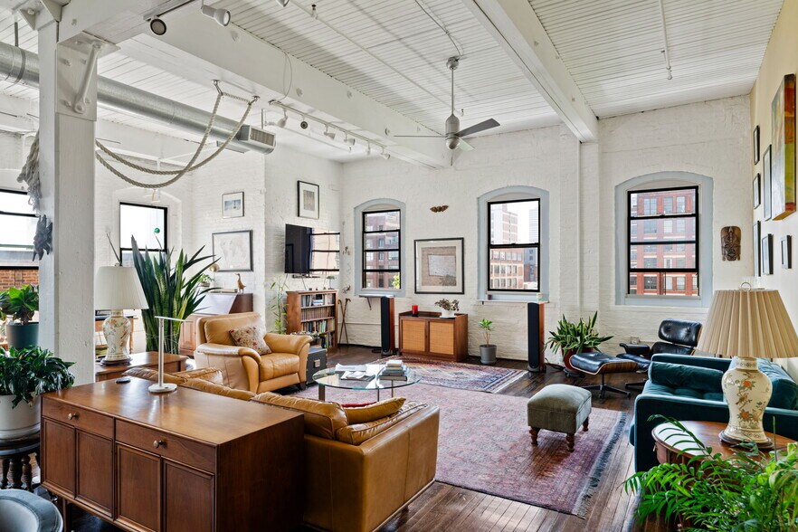 Building Photo - 429 N 13th St