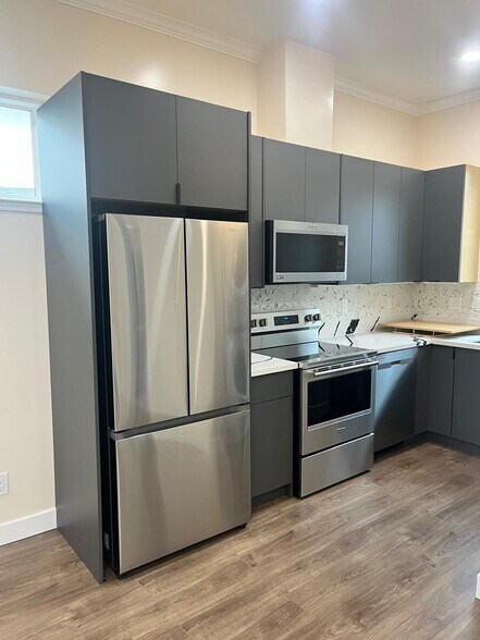 kitchen - 994 Helen Ave