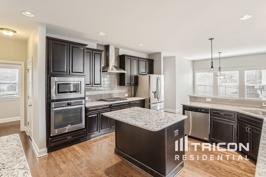 Building Photo - 6610 Flagstone Mill Cove
