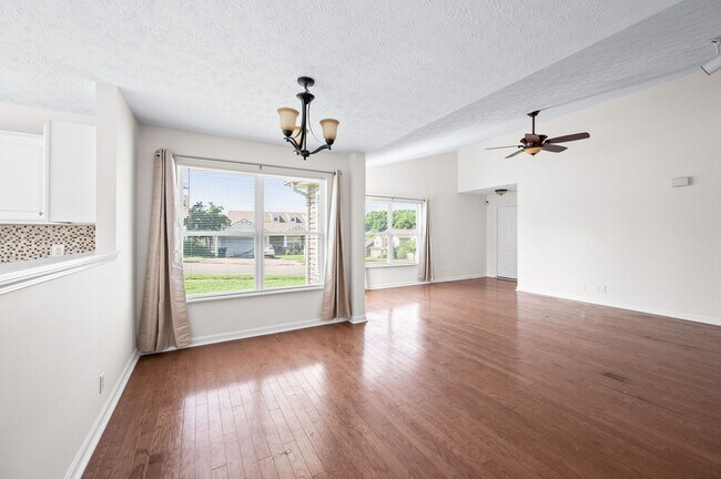 Building Photo - Awesome 4BE-Office/Bonus Room/ 2BA Home in...