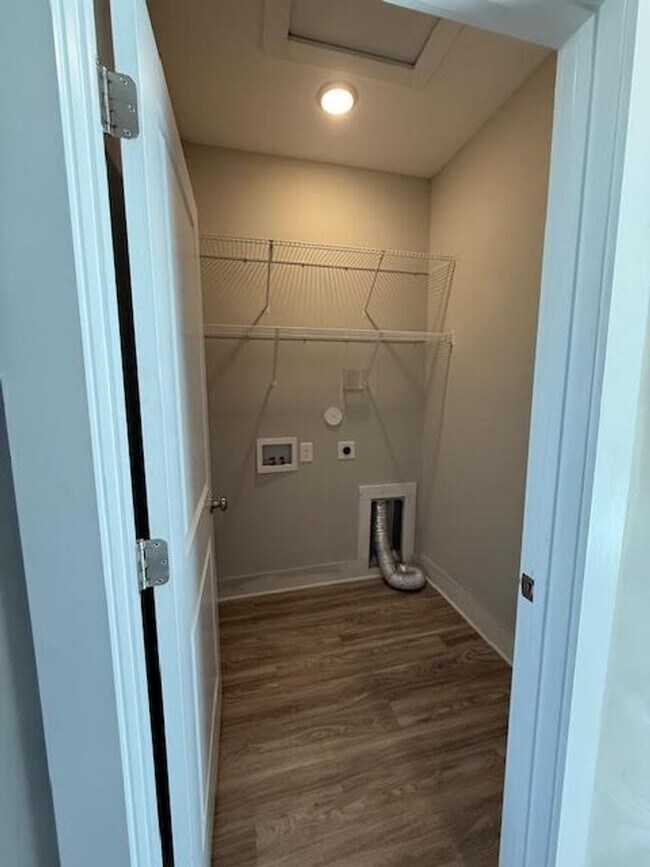 Building Photo - An Unbeatable Location and Stunning Home!!