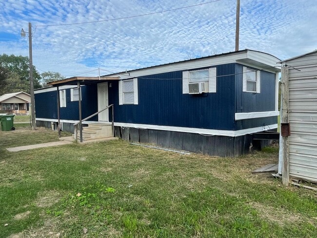 Primary Photo - 2 Bedroom House in Woden Available- Accept...