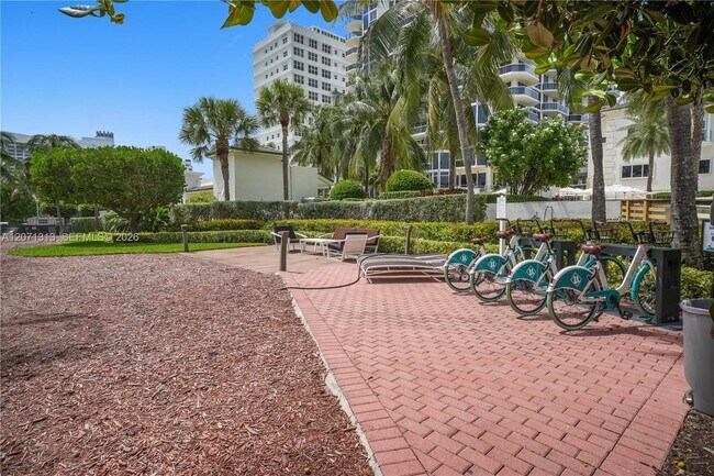 Building Photo - 4775 Collins Ave
