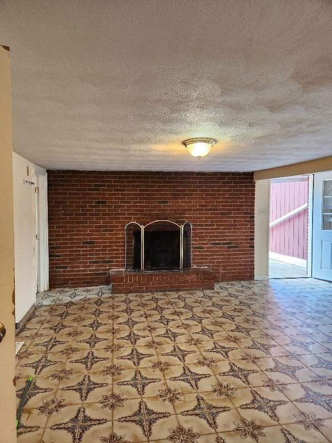 Building Photo - 3 Chase St