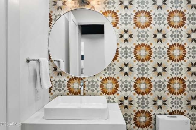 Building Photo - 4002 N 33rd Pl