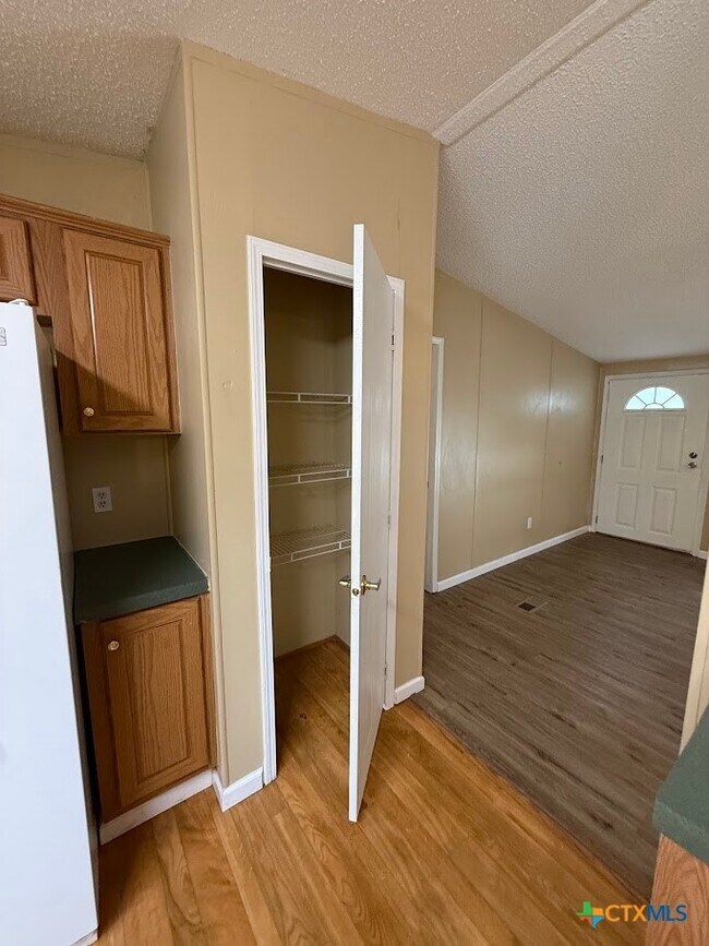 Building Photo - 136 Sonnyland Dr