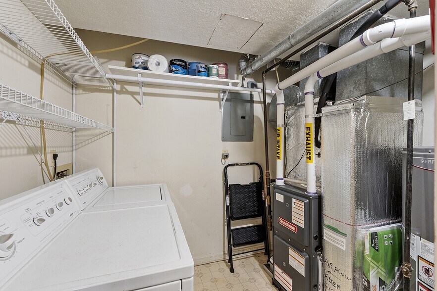 Building Photo - 73 Kennedy Dr