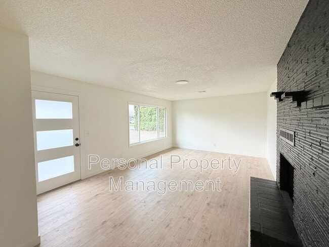 Building Photo - 12202 NE 2nd St