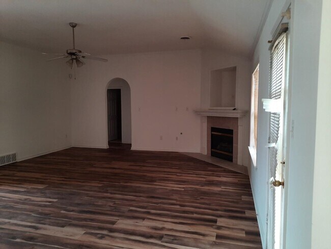 Building Photo - 4456 Alixs Dr