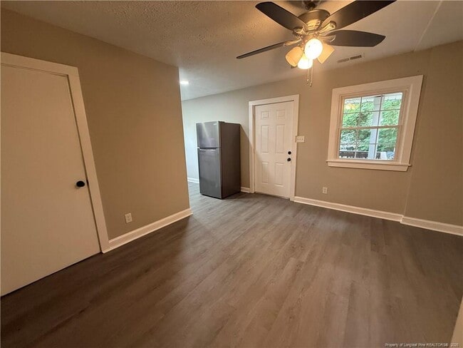 Building Photo - 807 Branson St