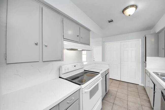 Building Photo - 7123 S Gessner Rd