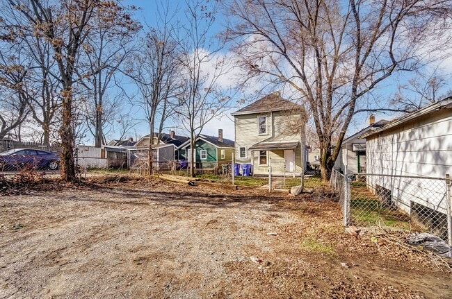 Building Photo - Three Bedroom Home in Hamilton!