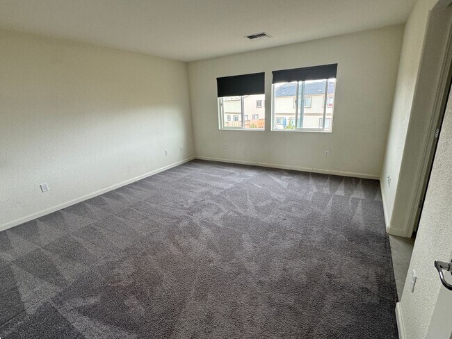 Building Photo - 8956 Elk Ravine Dr