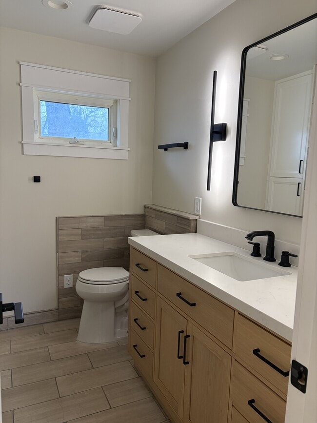 Building Photo - 7226 Thomas Ave S