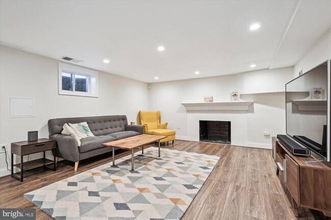 Building Photo - 5213 Rayland Dr