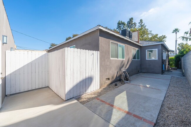 Building Photo - Cozy Home in Culver City!