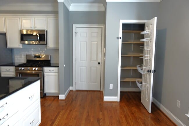 Building Photo - 923 Squires Pt
